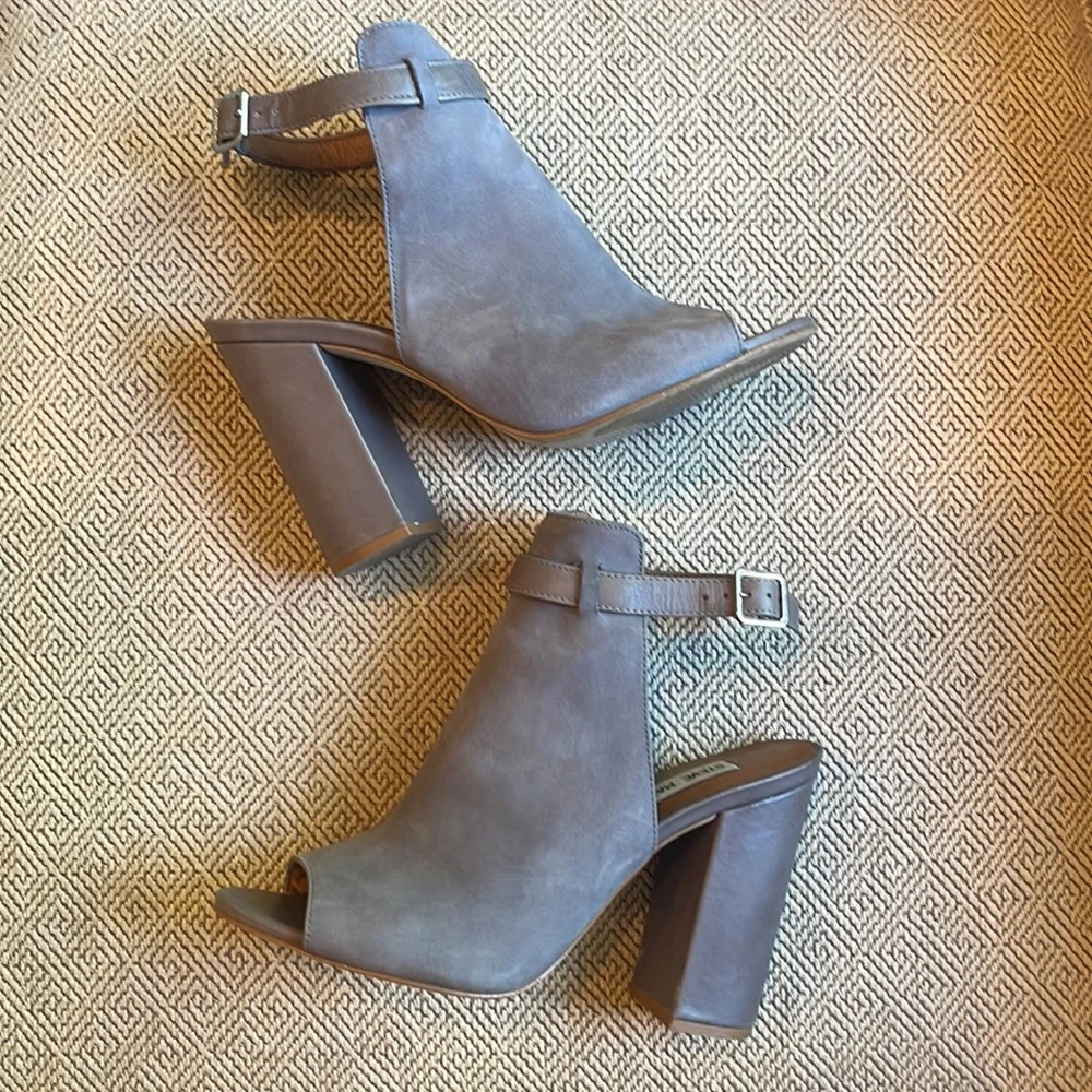 Steve Madden Gray Carnabi Block Heel Peep Toe Heels, 8M - Picture 2 of 10